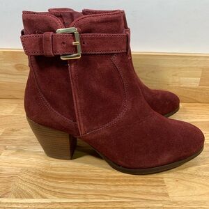 NEW Diba 7.5 Sleek Suede Leather Bootie Burgundy Red Side Zip 2" Heel‎
